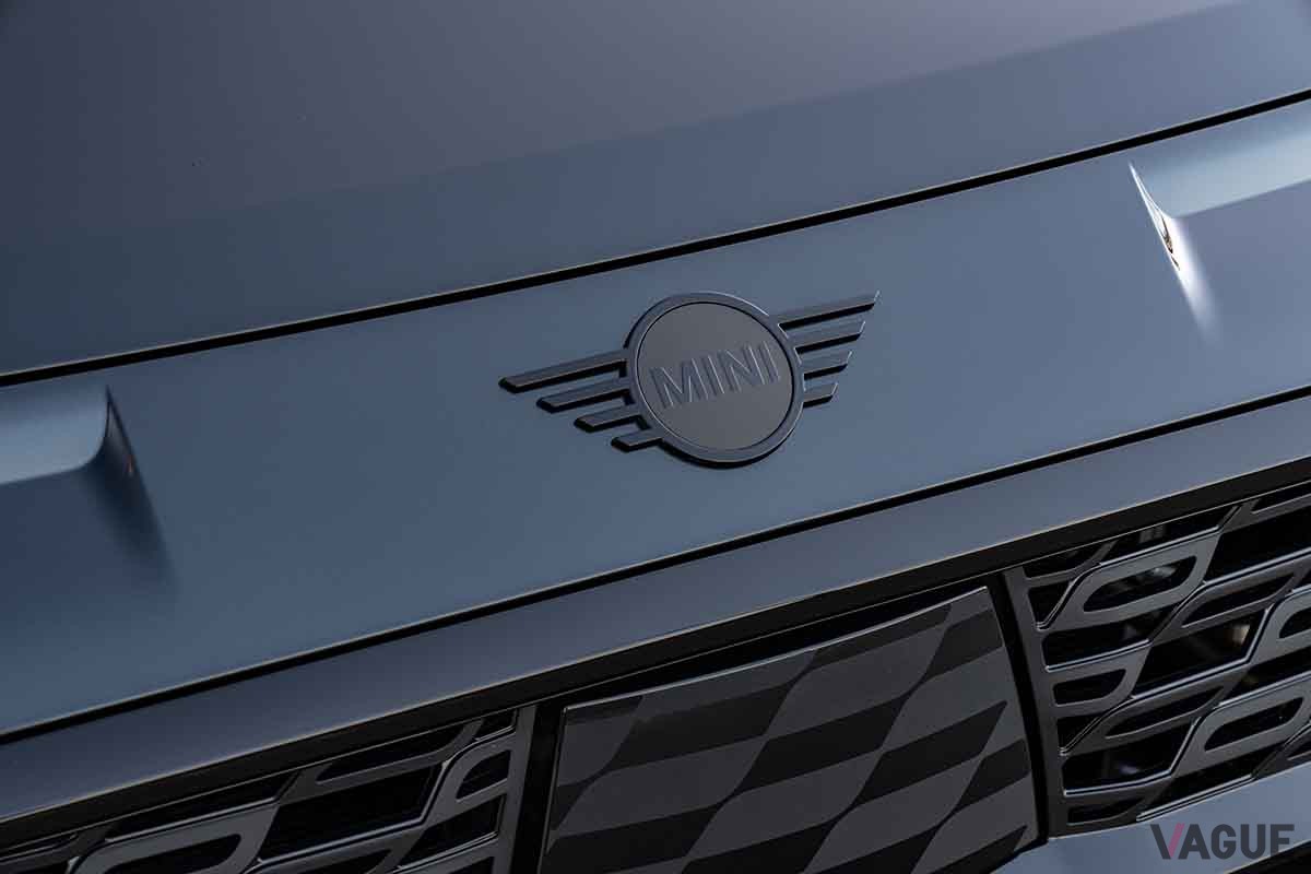 新型「ミニJCWカントリーマン」