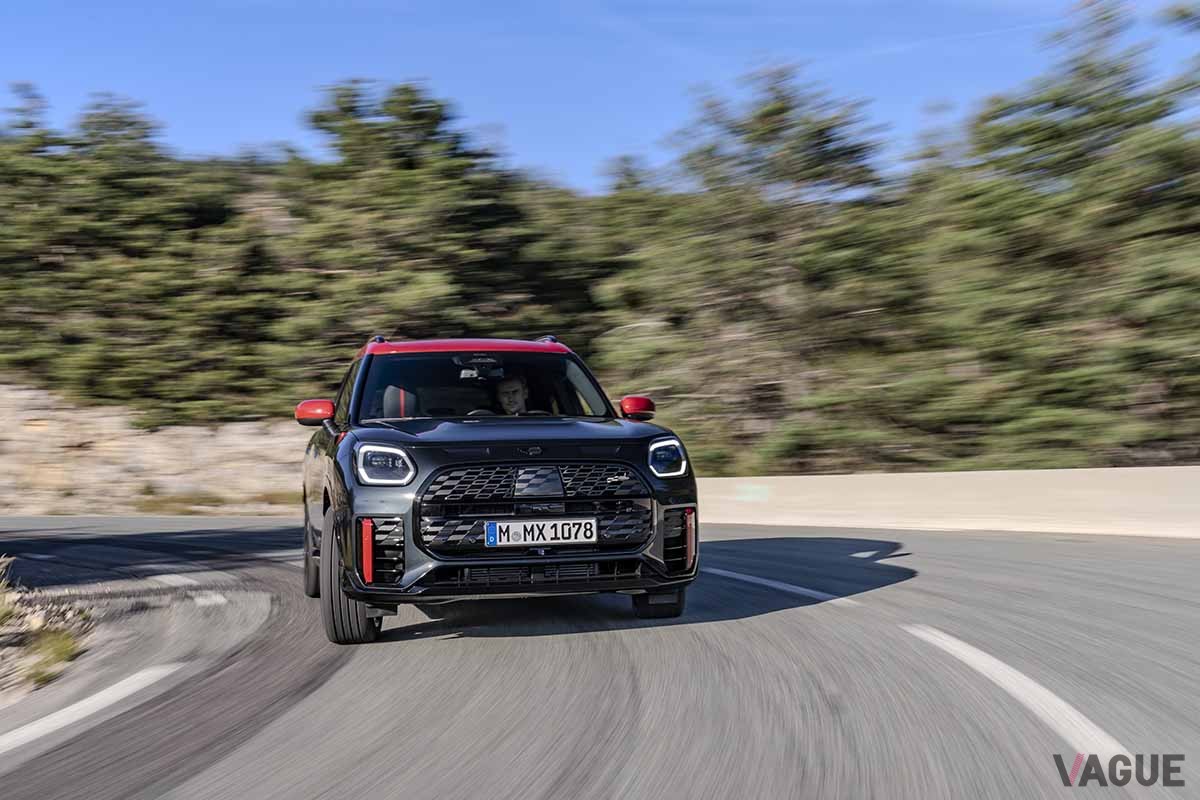 新型「ミニJCWカントリーマン」