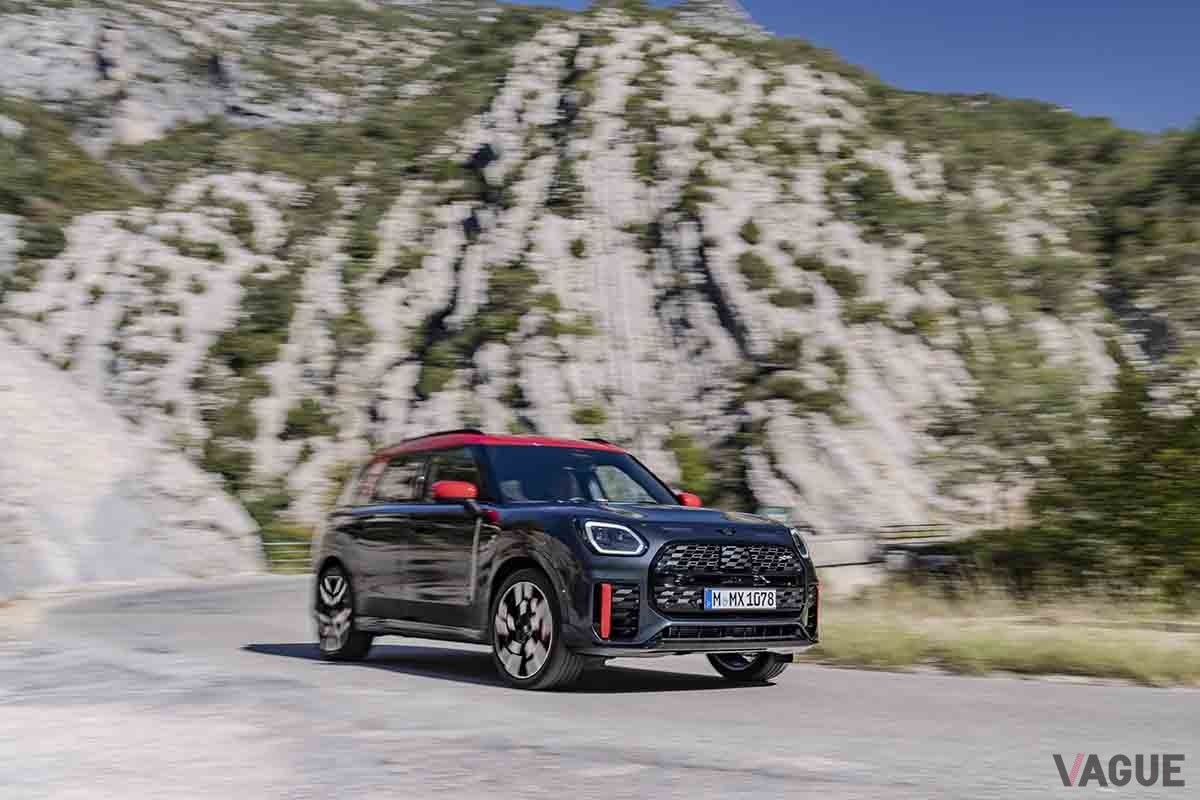 新型「ミニJCWカントリーマン」