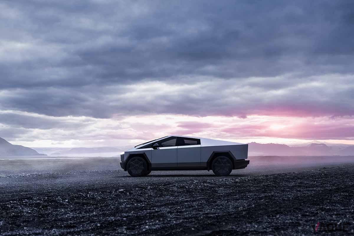 納車が開始されたテスラ新型「サイバートラック」