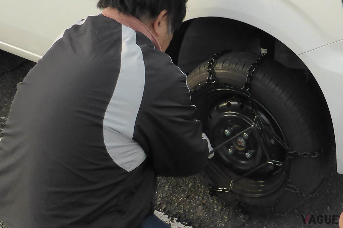 冬用タイヤを装着していてもタイヤチェーンは常備しておくと良い