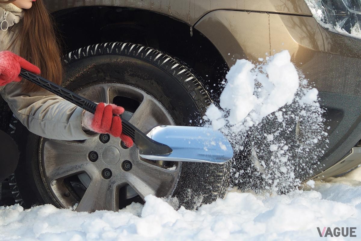 万が一のときのため、荷室にはシャベルを常備しておくのがいい