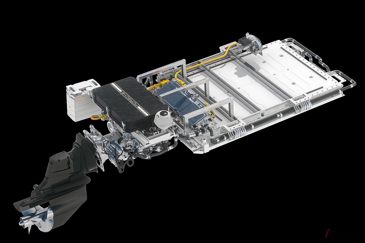 ポルシェの電動化技術を使った新型ボート「フラウシャー✕ポルシェ 850ファントム」
