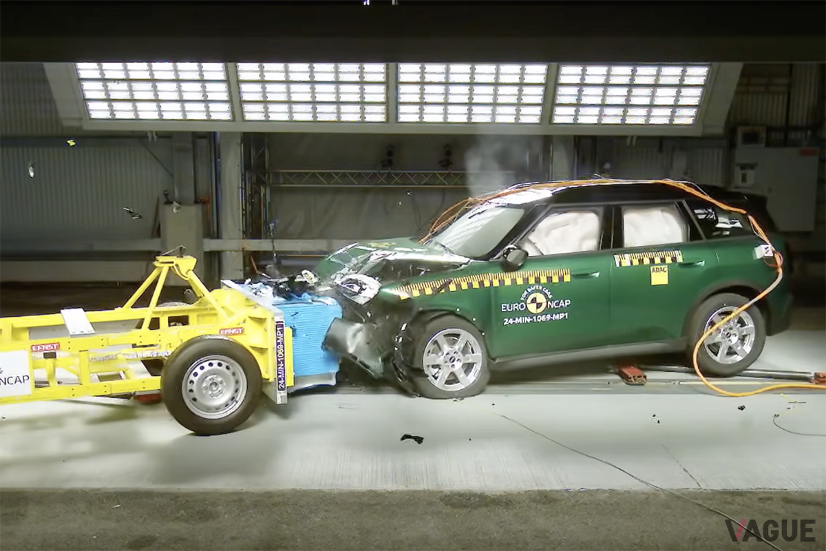 衝突安全性試験では、ミニ史上最大のボディサイズを特徴するSUV「カントリーマンSE（左ハンドル車）」でテスト