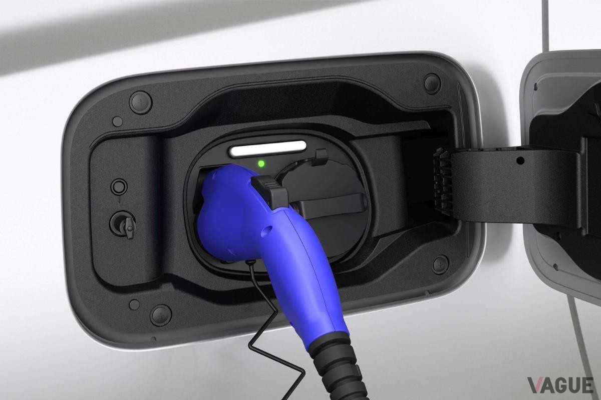 新型「アルファード」「ヴェルファイア」のPHEVモデルの充電口