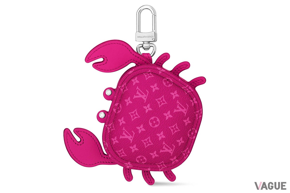 「バッグチャーム・LV クラブ」のサイズは幅14cm×高さ3.5cm×マチ11cm