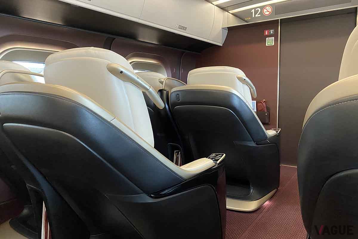 「グランクラス」の座席。シート配列は横2名＋1名の3名、6列で1車両18名定員となっている