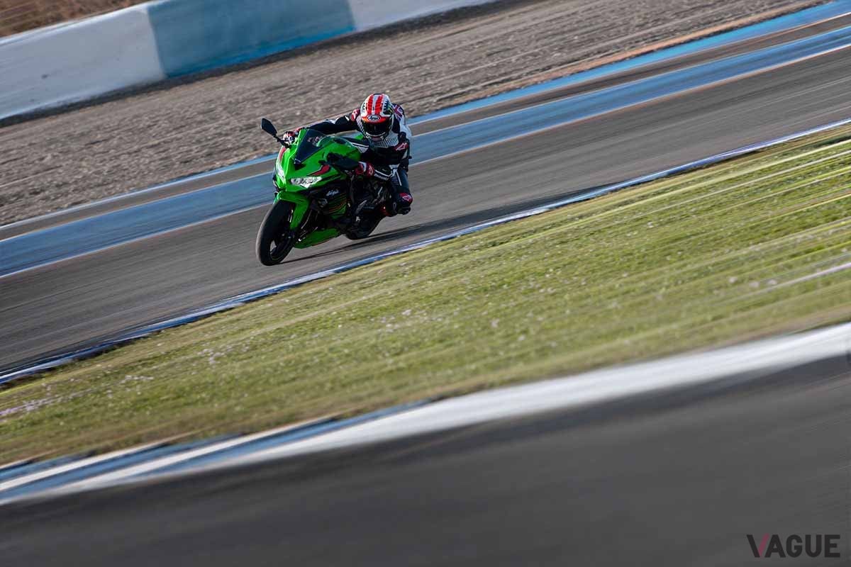 カワサキ「ニンジャ ZX-25R」