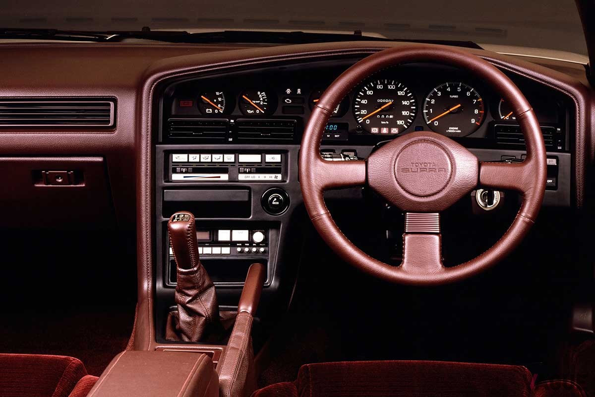 1986年2月に登場したトヨタA70型「スープラ」のインテリア