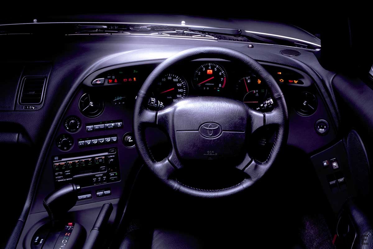1993年5月に登場したトヨタA80型「スープラ」のインテリア