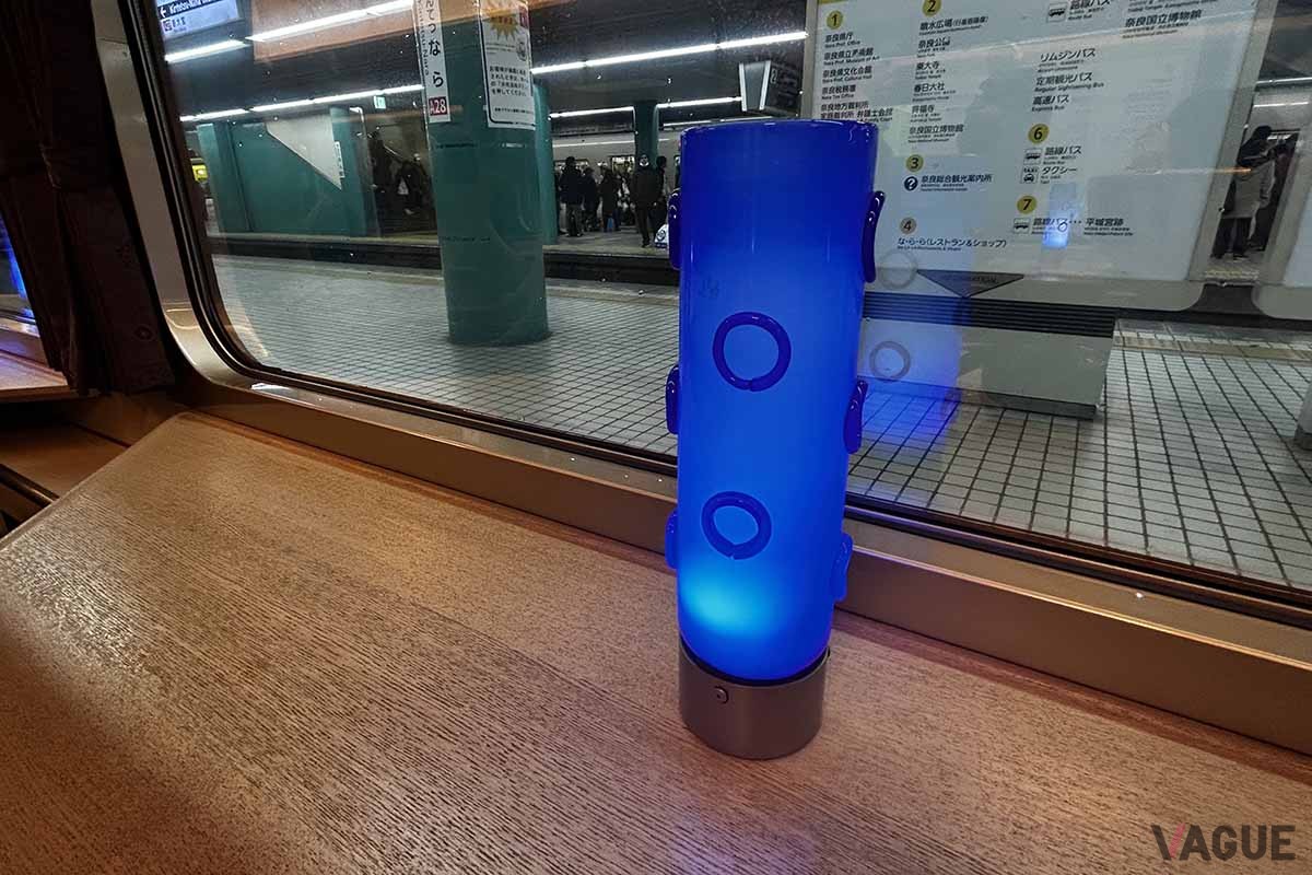 近鉄の観光特急「あをによし」の車内
