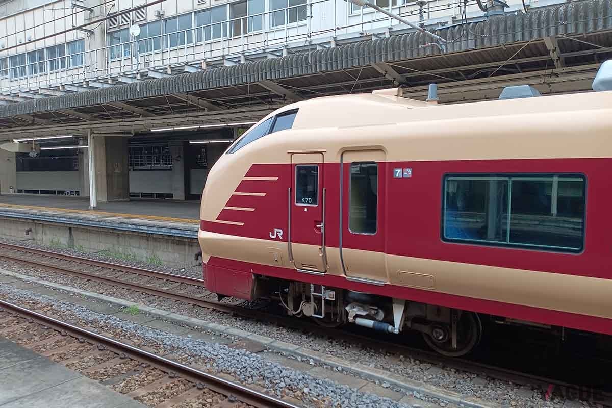 2025年1月・2月の休日の前日に設定される臨時特急「草津・四万61号」。通常E257系で運行されるがこの臨時特急はE653系となる