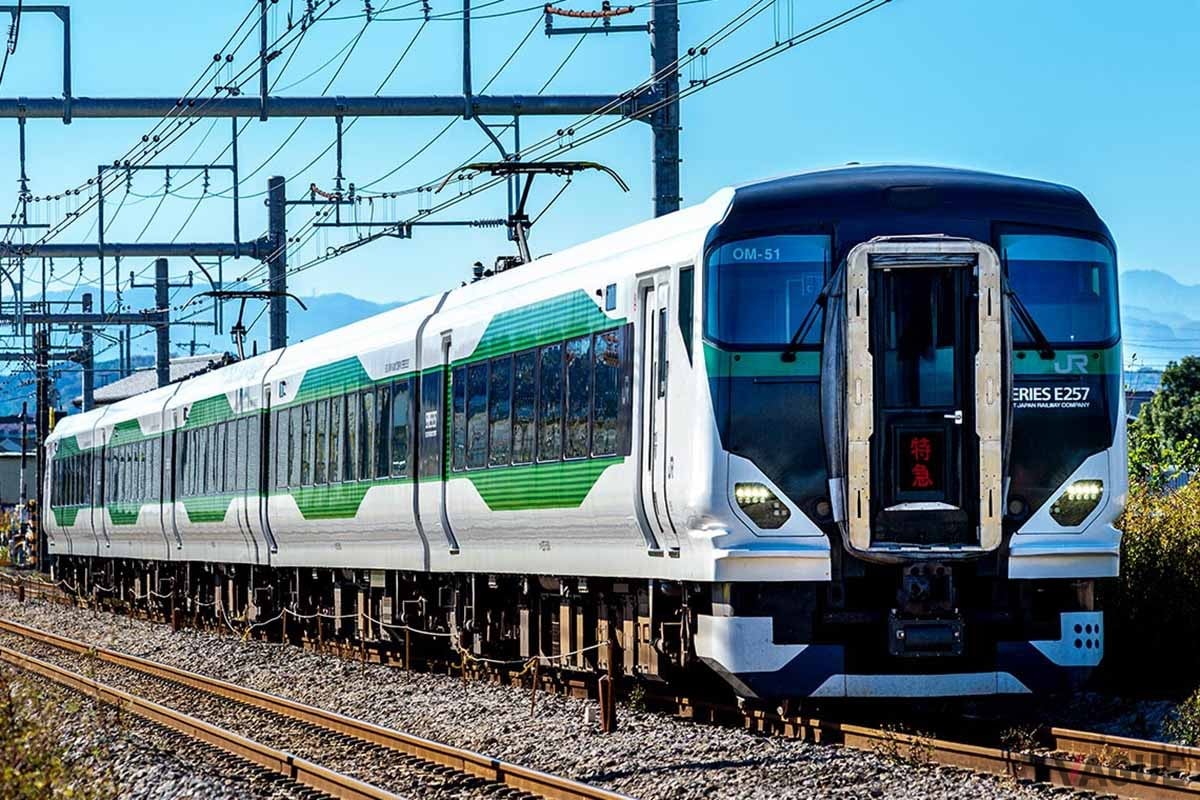特急「草津・四万」号。通常E257系で運行される