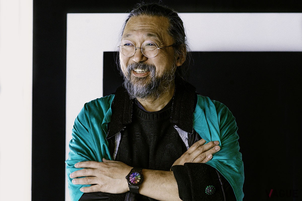 現代美術家として世界的に活躍する村上隆氏。コンテンポラリーアートの概念を打ち破る学際的なアプローチを追求、ハイブランドとの多彩なコラボレーションでも知られる