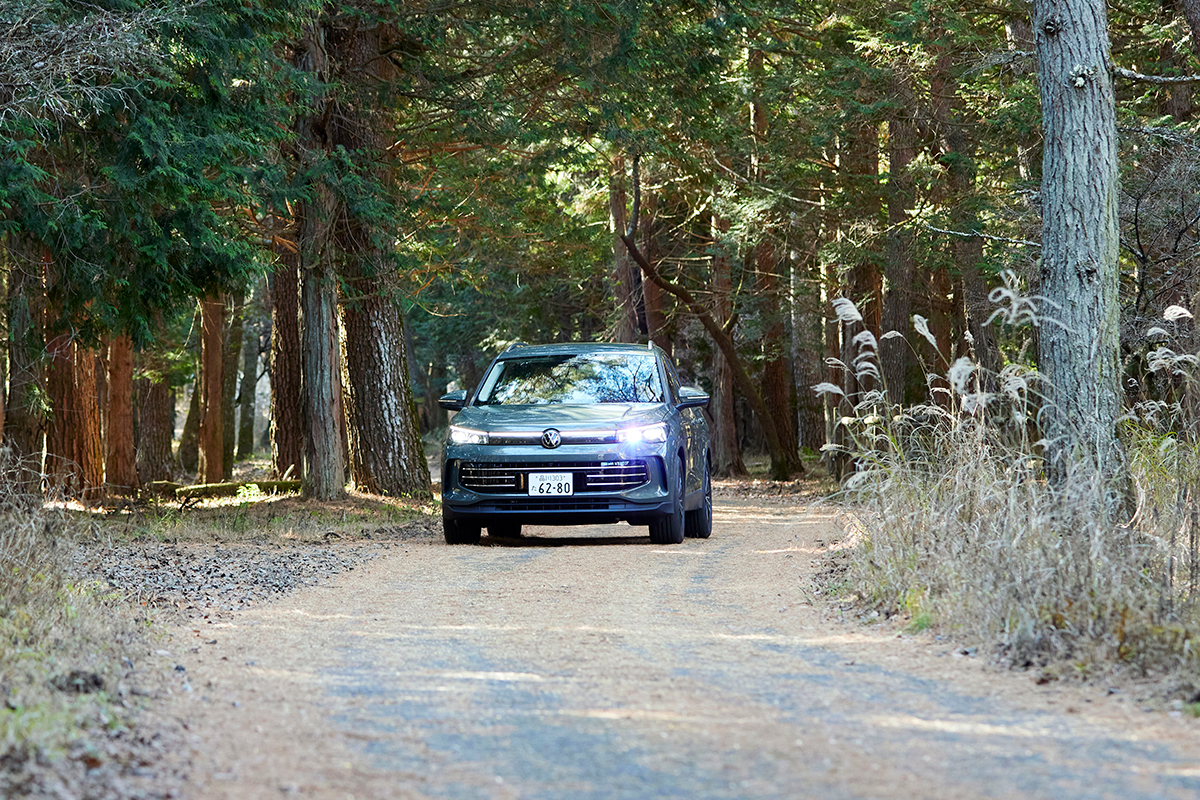 フラットダートではSUVならではの安定した走りをみせるティグアン
