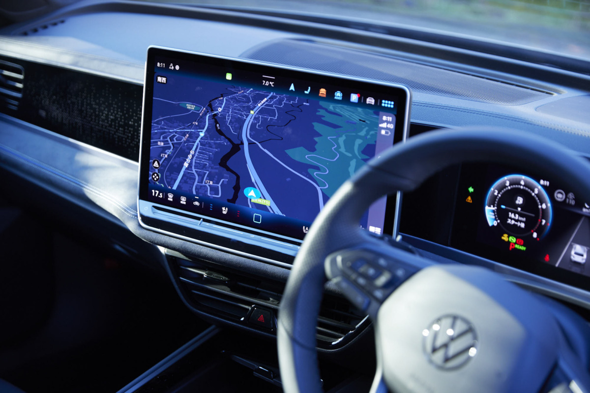 ダッシュボードの中央に配される大型タッチパネルは、エアコンやオーディオなどをコントロールできるVW純正インフォテイメントシステムの「Discover Pro Max」