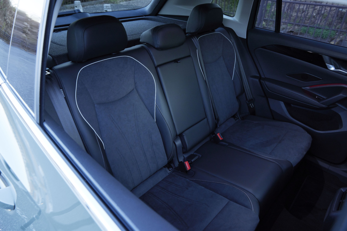 リアシートは長距離走行でも快適な仕上がり