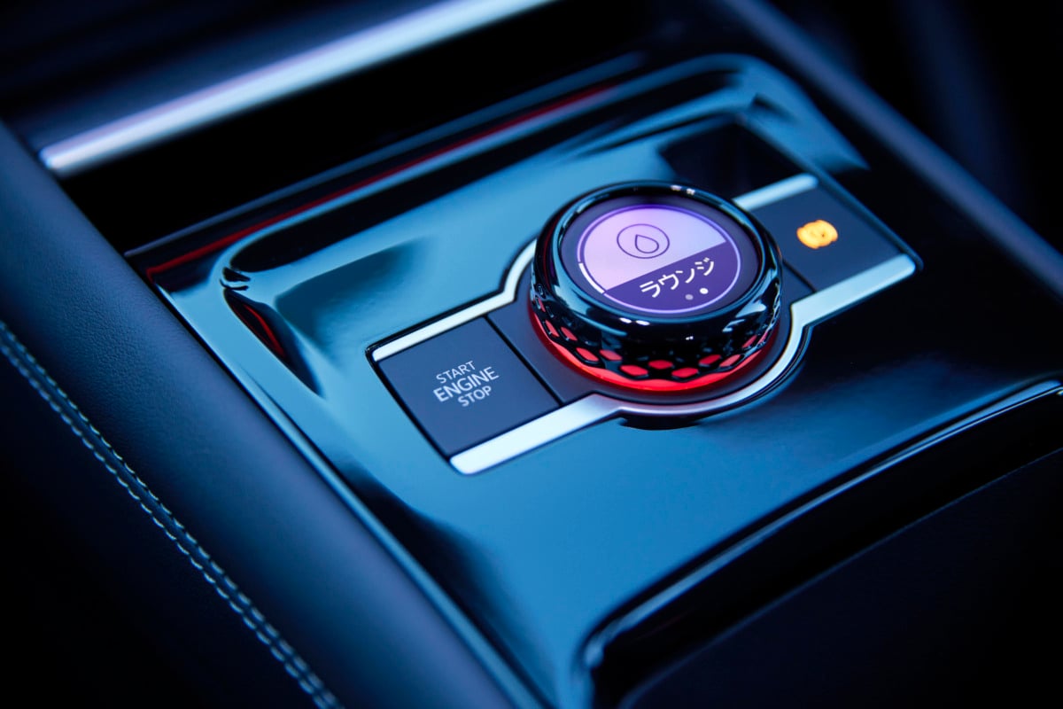 センターコンソールにマウントされる「ドライビング・エクスペリエンス・コントロール」は、オーディオの音量調整や運転モードの選択といった各種機能への素早いアクセスを実現