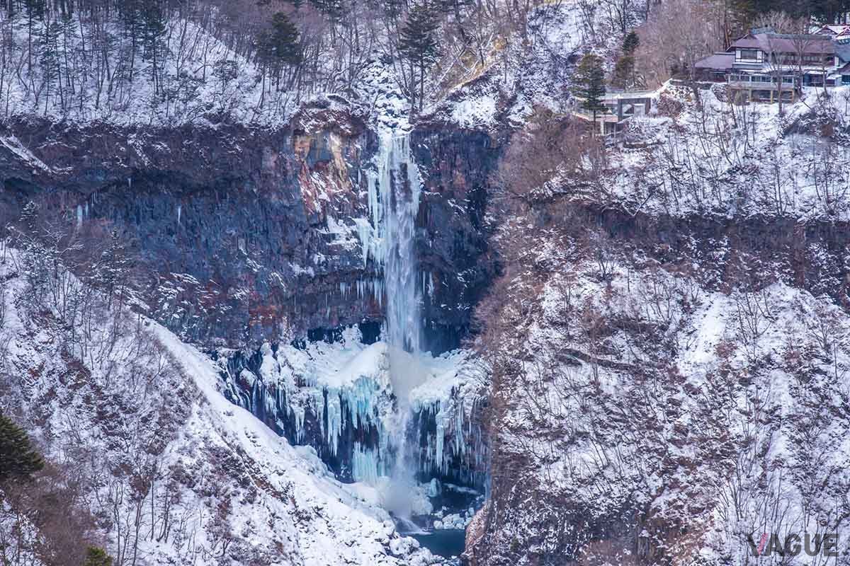 華厳の滝の氷爆