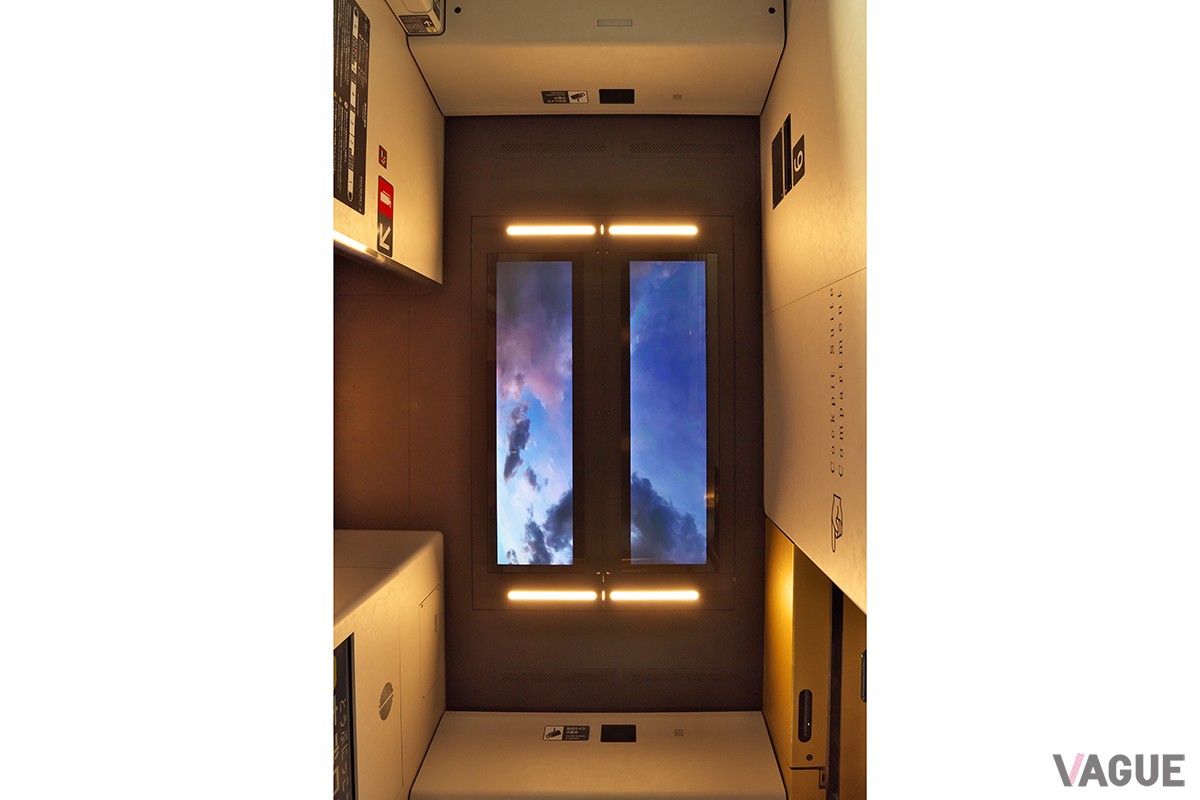 「スペーシアX」：天窓表示器