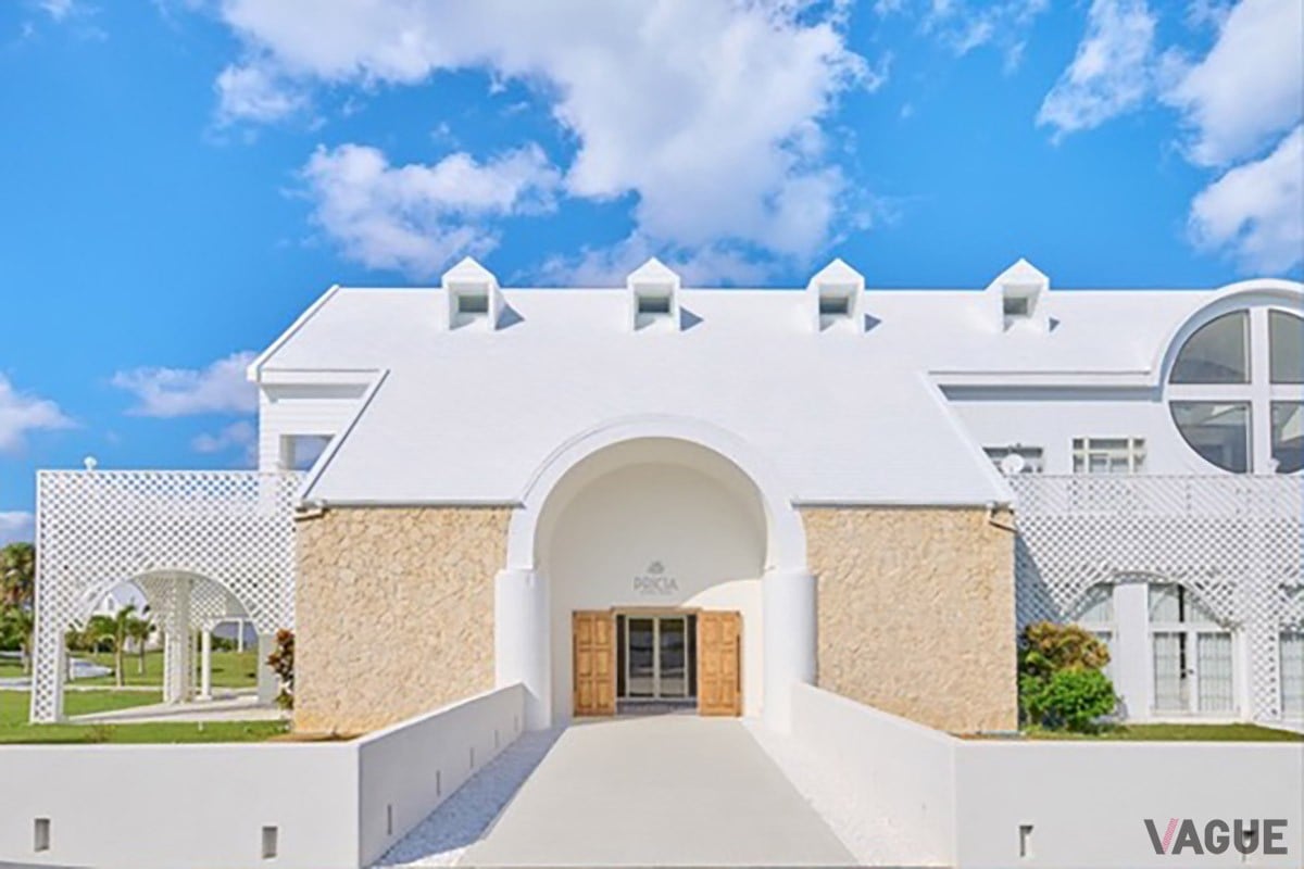 2023年6月に全面リニューアル、いっそう快適なステイが楽しめるようになった島最大のビーチリゾートホテル「プリシアリゾートヨロン」