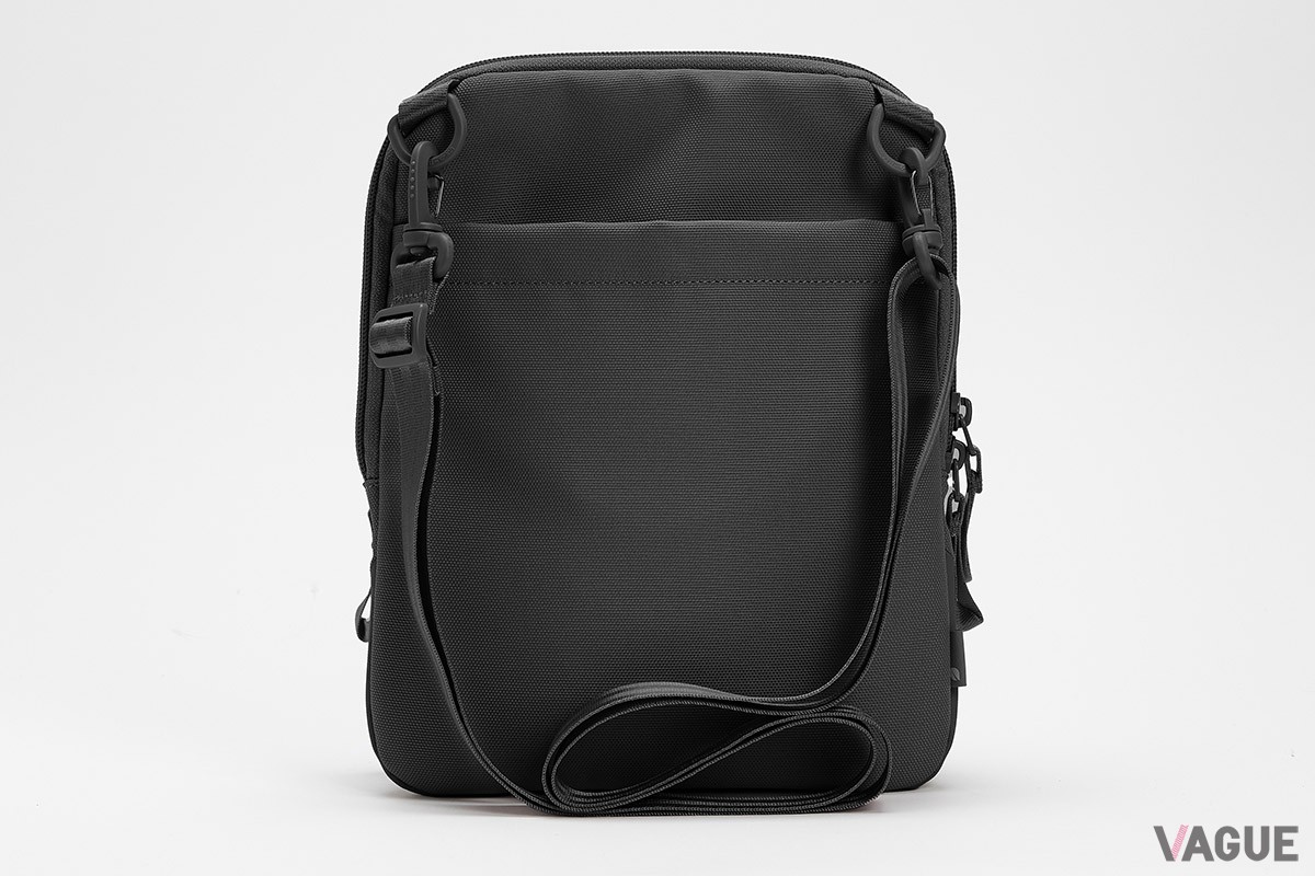 インケース「A.R.C.」コレクションの新作「A.R.C. Crossbody Bag」