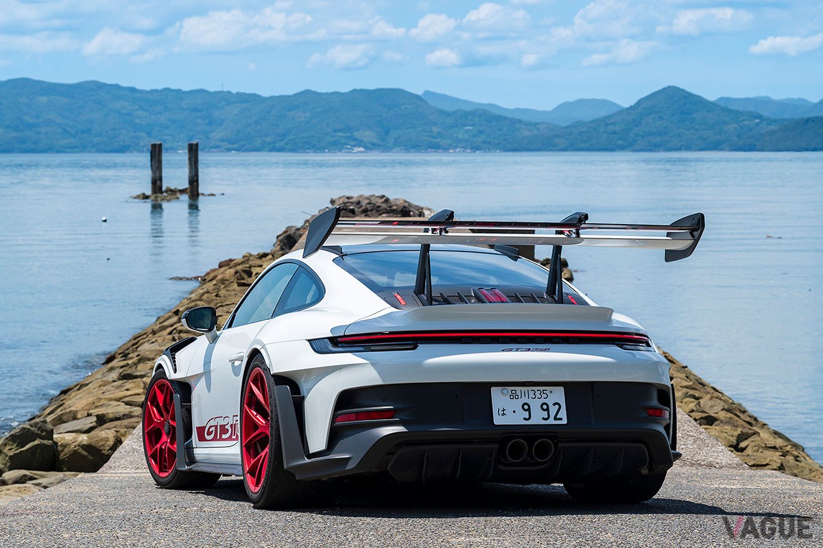 子どもたちを笑顔にしたポルシェのシンボル「911」の最高峰「911GT3 RS」
