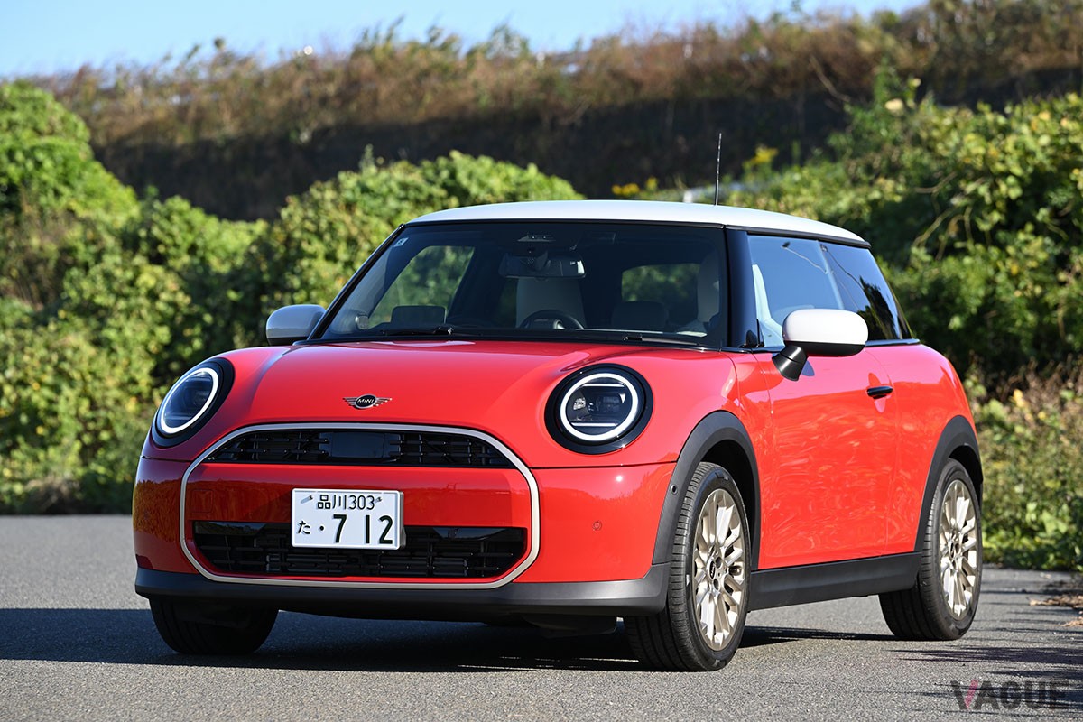ガソリンエンジンを搭載するMINI「クーパーC」