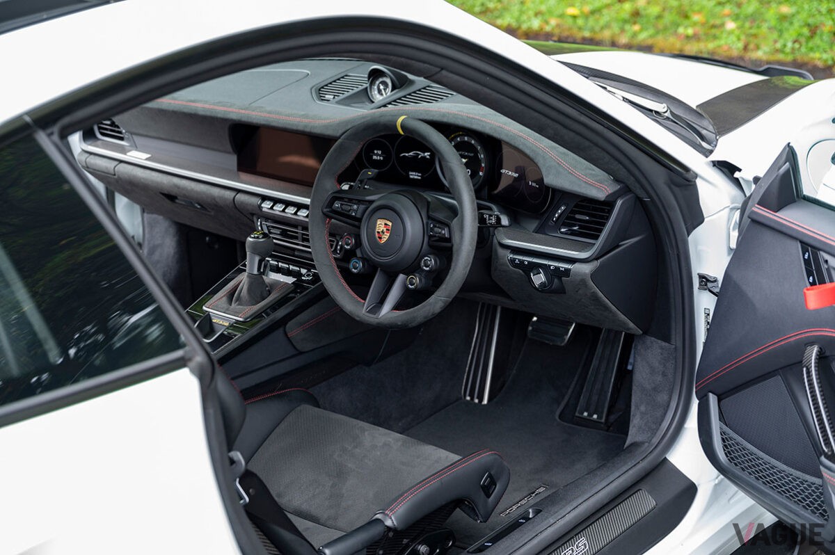 子どもたちを笑顔にしたポルシェのシンボル「911」の最高峰「911GT3 RS」