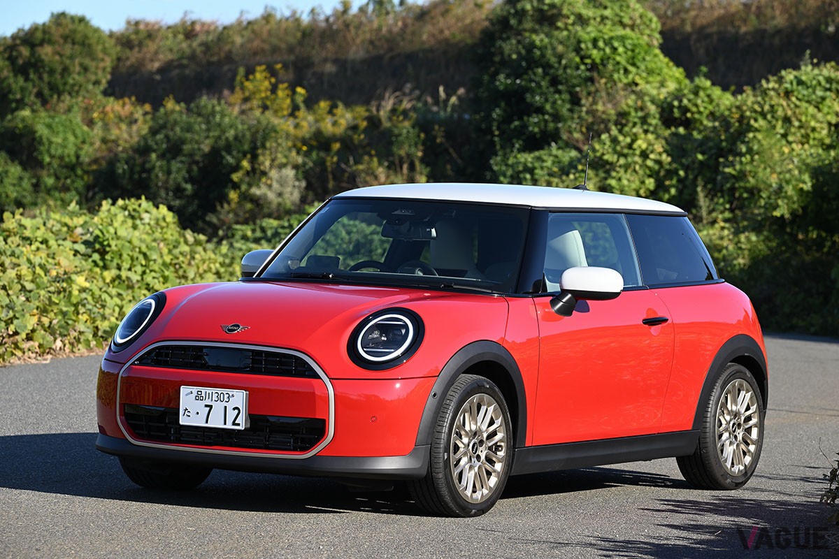 ガソリンエンジンを搭載するMINI「クーパーC」