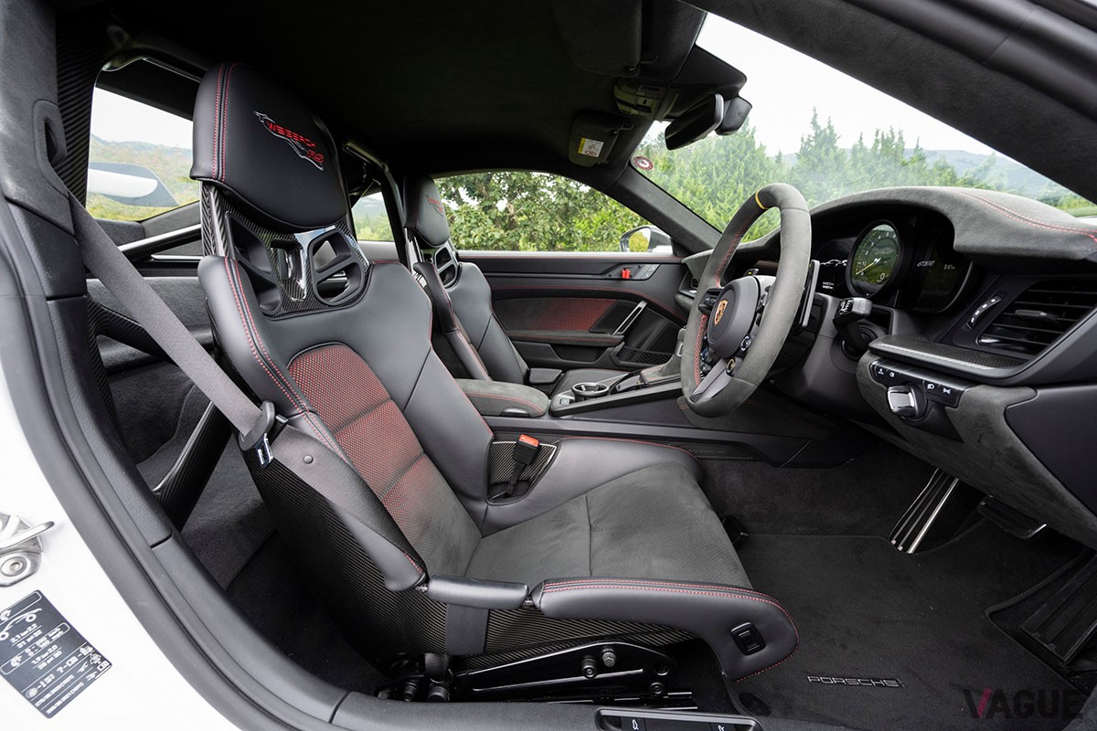 子どもたちを笑顔にしたポルシェのシンボル「911」の最高峰「911GT3 RS」