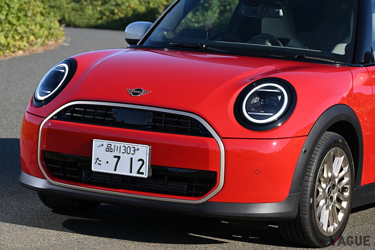 ガソリンエンジンを搭載するMINI「クーパーC」