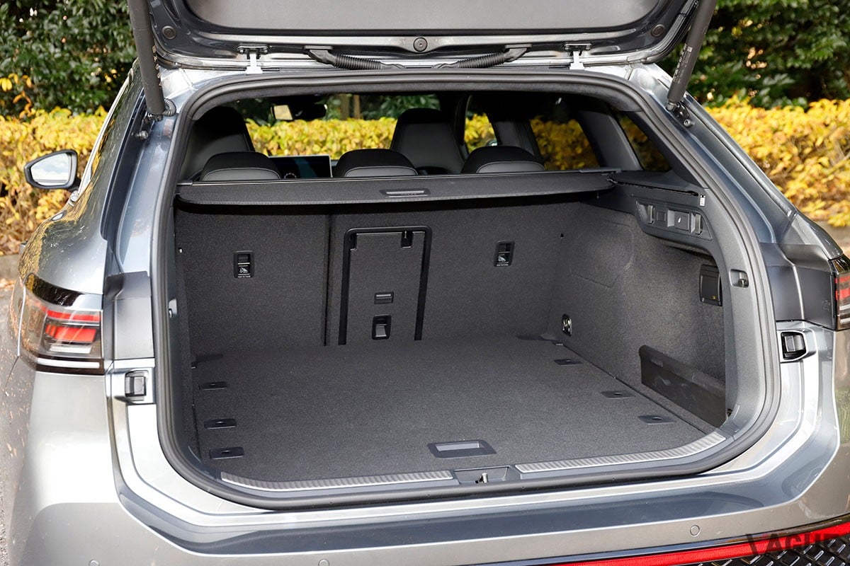 VW新型「パサート」
