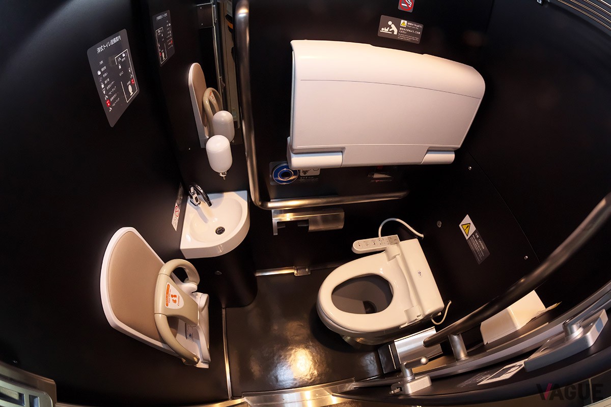 「スペーシアX」：バリアフリートイレ