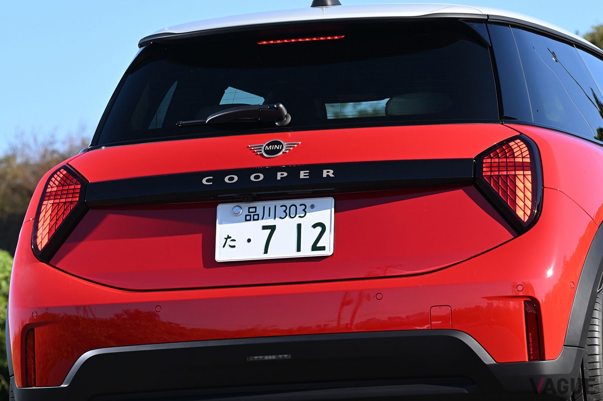 ガソリンエンジンを搭載するMINI「クーパーC」