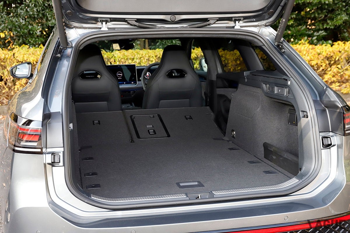 VW新型「パサート」