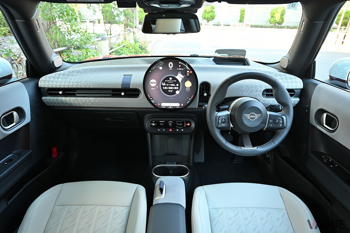 ガソリンエンジンを搭載するMINI「クーパーC」