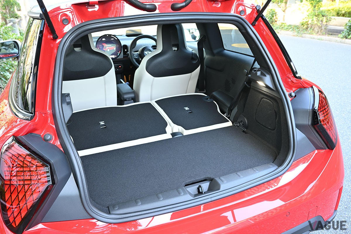 ガソリンエンジンを搭載するMINI「クーパーC」
