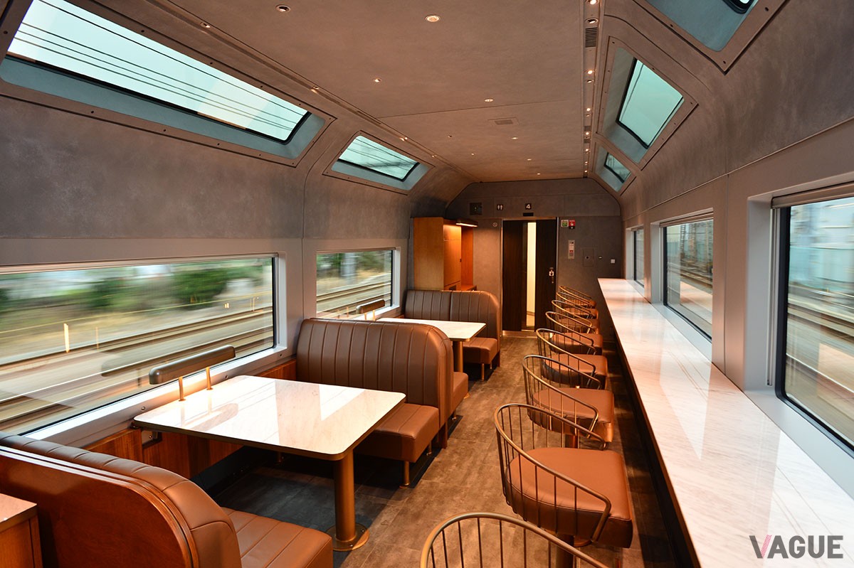 「サフィール踊り子」：カフェテリア