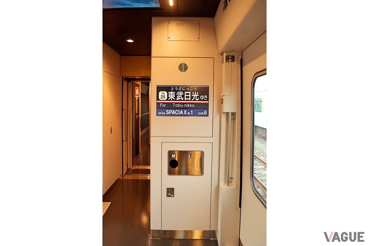 「スペーシアX」：デッキ案内表示器