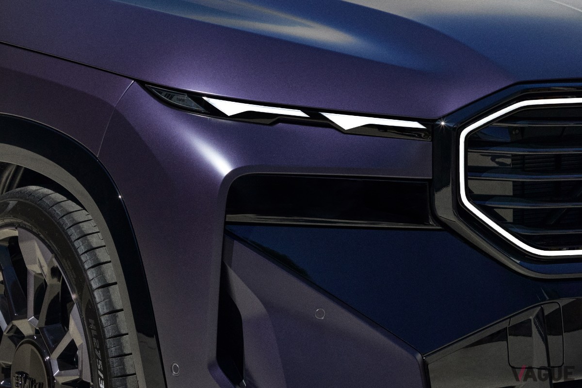 世界初公開された「2025 BMW XM by Kith」のエクステリア
