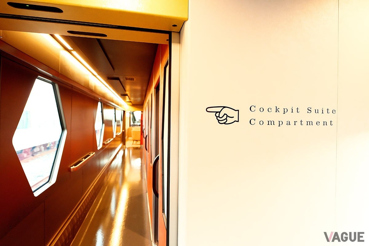 「スペーシアX」：コンパートメント通路