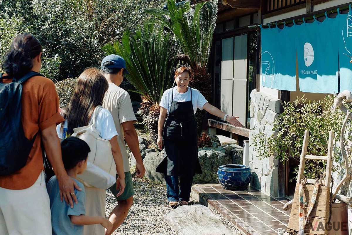 地元のスタッフが出迎え