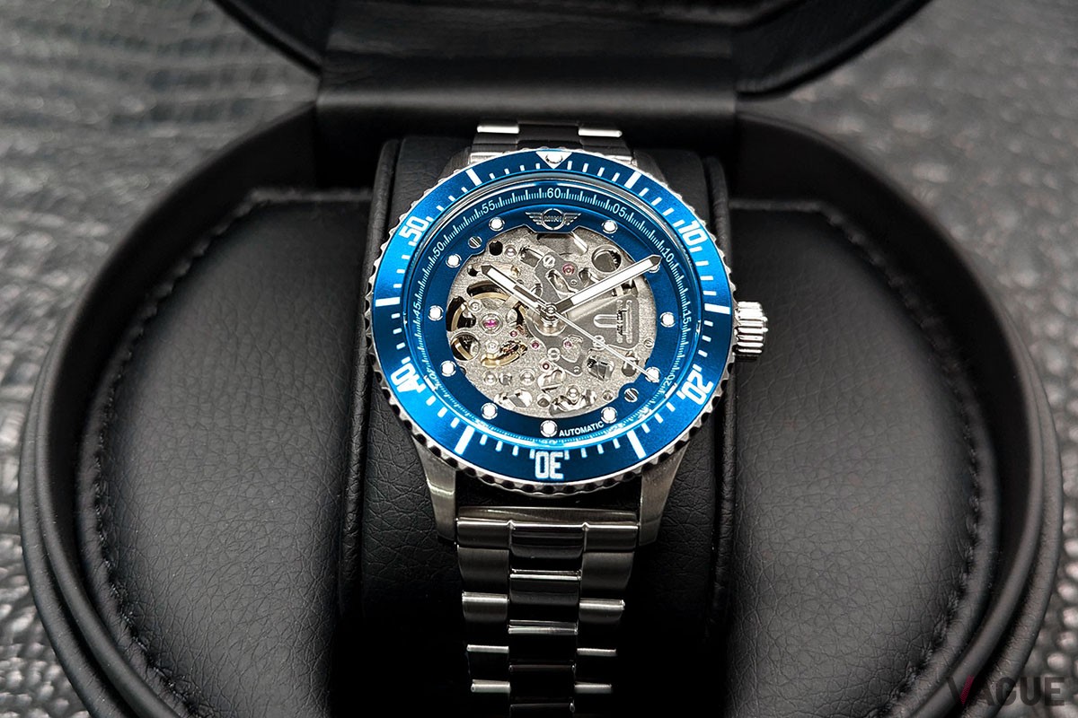 ケース径は42mm。高品質の316Lステンレススチール製