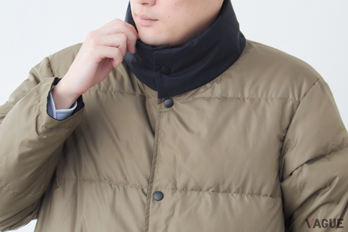 カーキをオモテにすると、ブラックの襟とのコントラストがしっかりでて、これだけでオシャレな雰囲気に