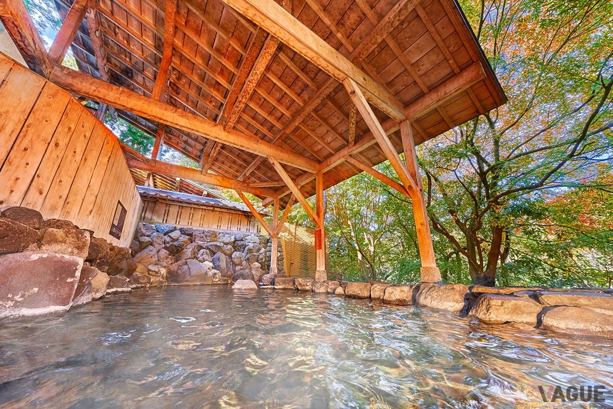 春夏秋冬の美しい景観を望む露天風呂