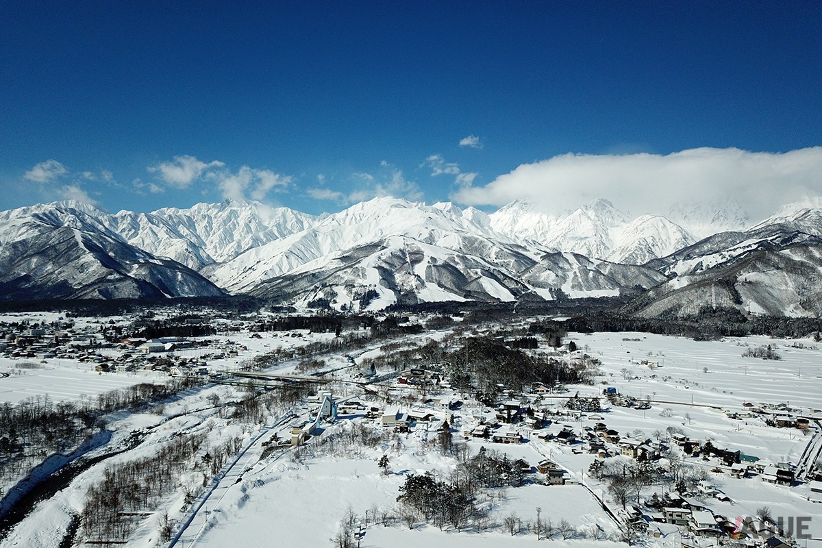 北アルプスの雄大な自然情景