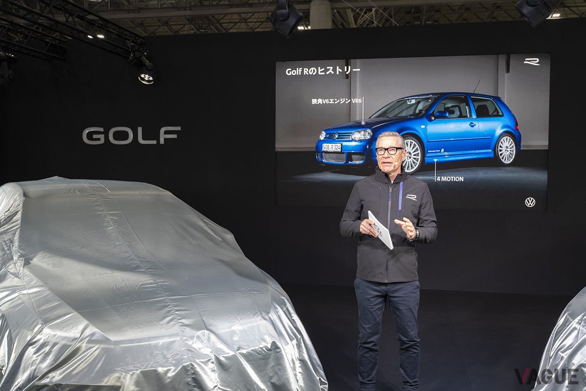 新型「ゴルフR」シリーズを紹介するフォルクスワーゲン ジャパンのブランドディレクターであるイモー・ブッシュマン氏