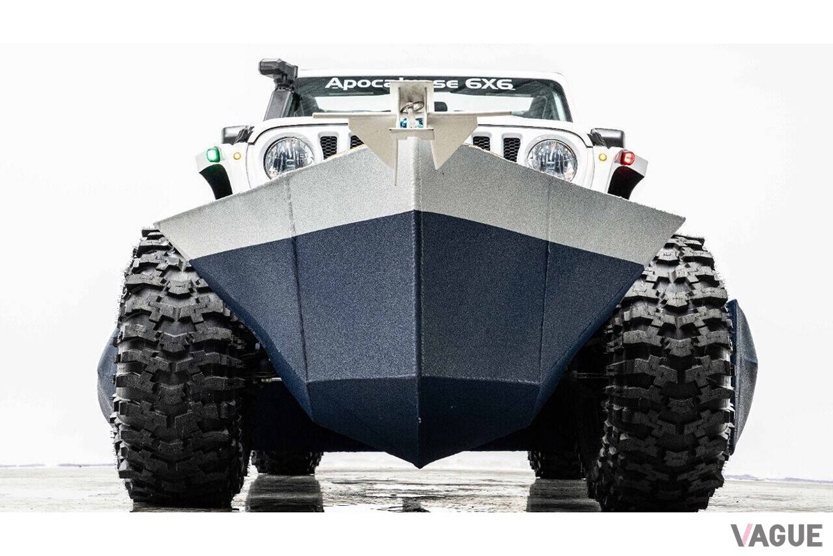 eBayで販売されていたジープ「グラディエーター」ベースの水陸両用仕様“SSアポカリプス・ボートトラック”（C）eBay（SoFlo Customs）