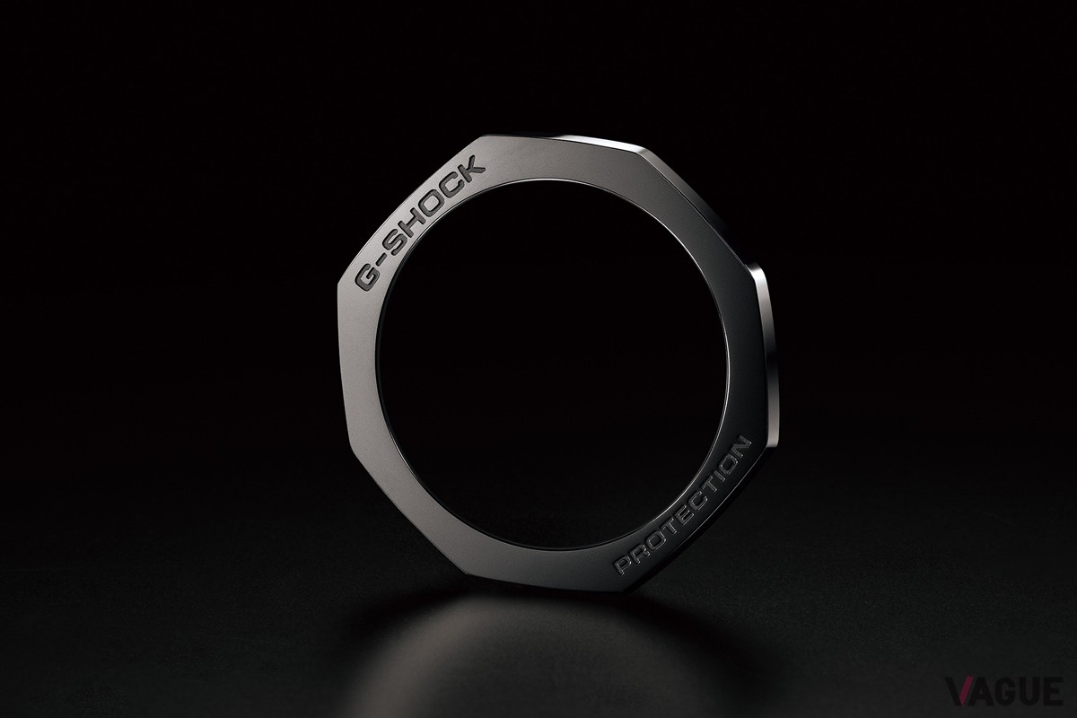 一体成形されるベゼルを27のパーツに細分化することで、複雑造形の隅々まで高品位な研磨処理を可能に